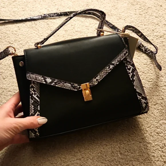 Cute Black & Snakeskin Purse - Picture 1 of 3